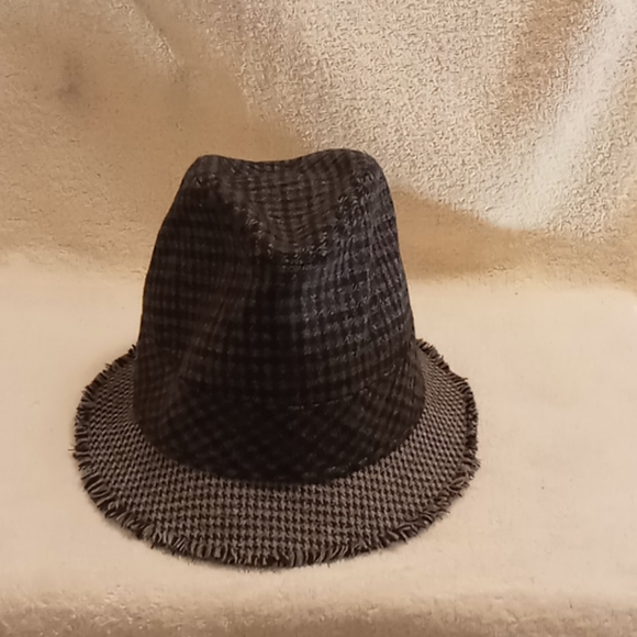 J.Crew woman's wool hat size meduim/ Large - Picture 2 of 4